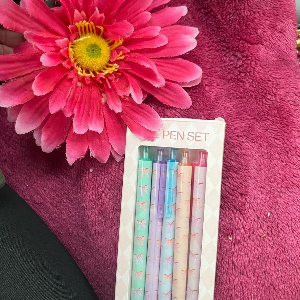 Colorful Pen Set with Pink Floral Design